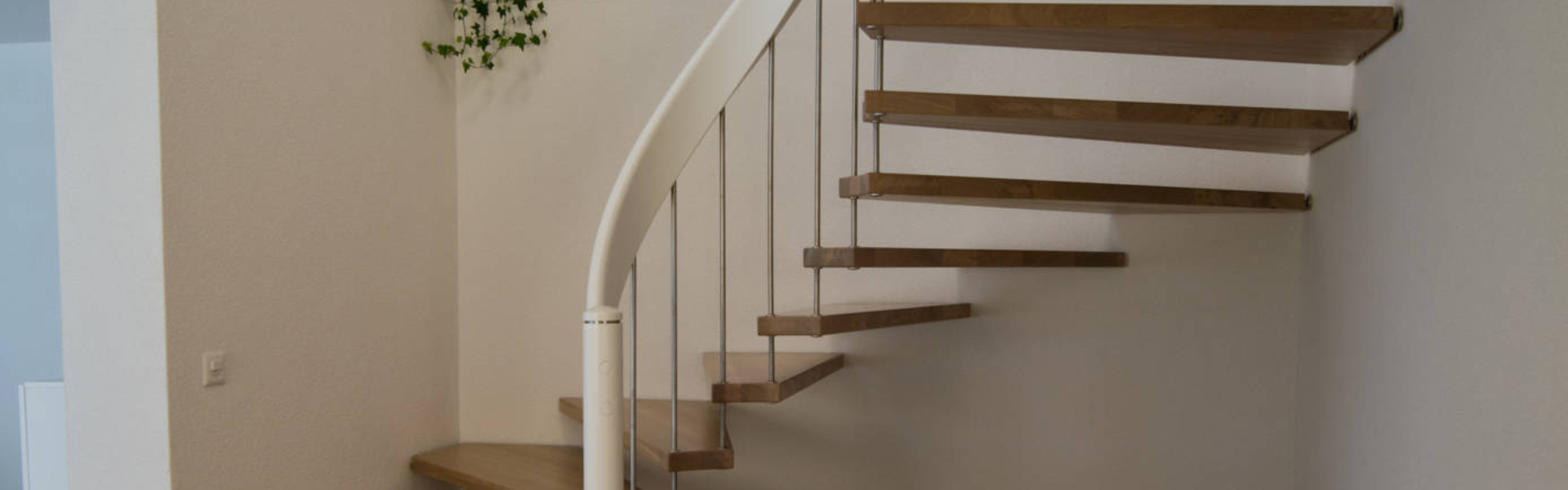 freitragende-treppe-mit-edelstahlgelaender-ft07.jpg